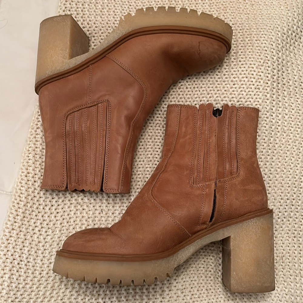 EUC! ✨ Free People James Chelsea Boot